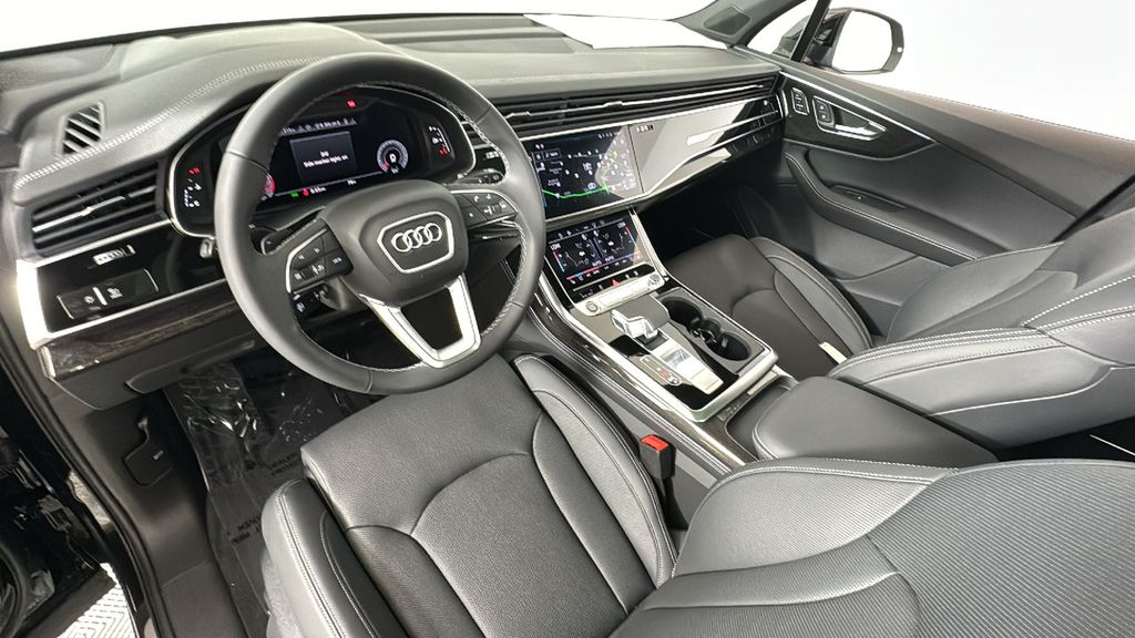 2025 Audi Q7  32