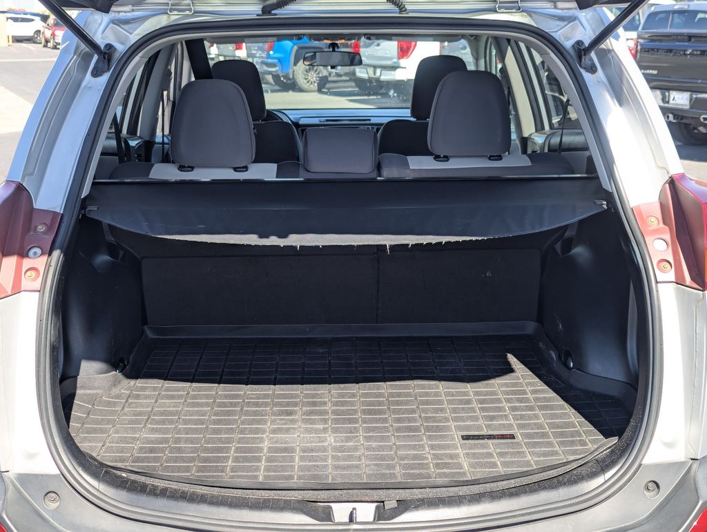 2015 Toyota RAV4 XLE 34