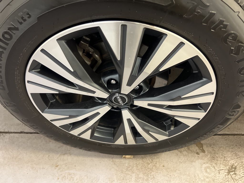 2022 Nissan Rogue SV photo