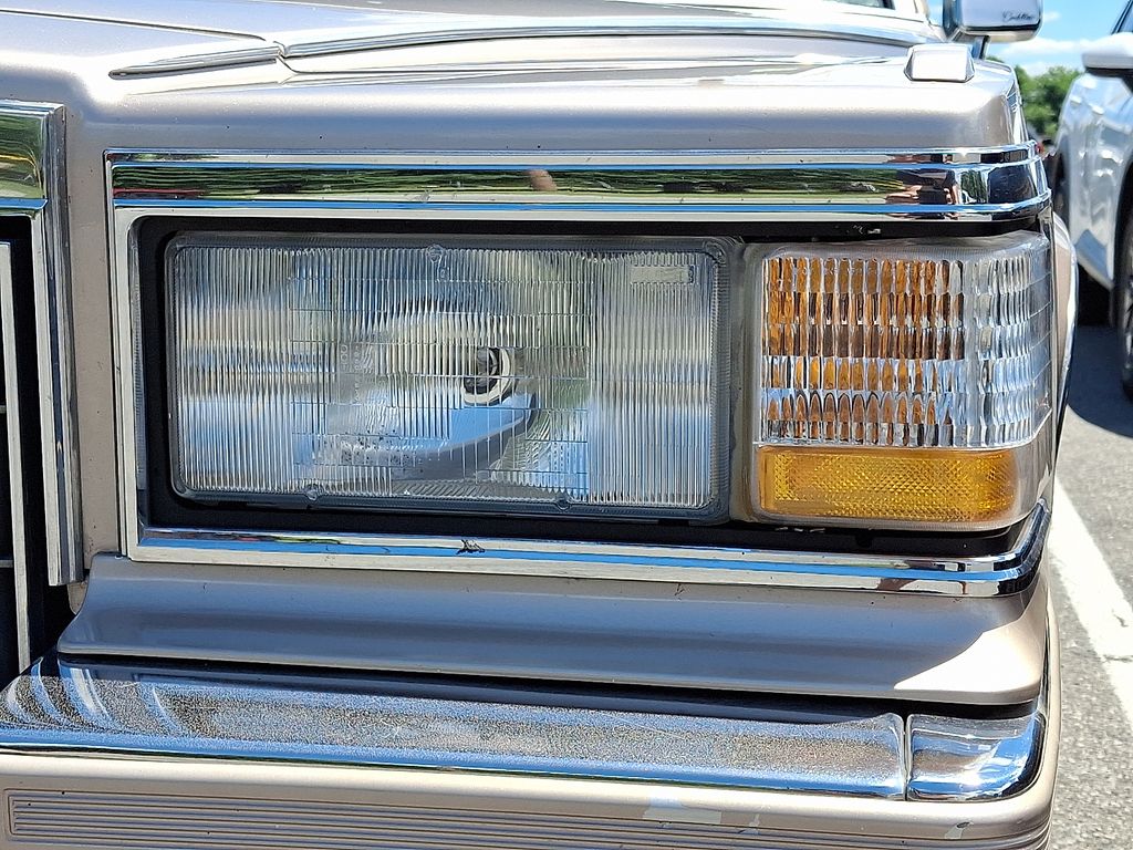 1992 Cadillac Brougham — photo 8