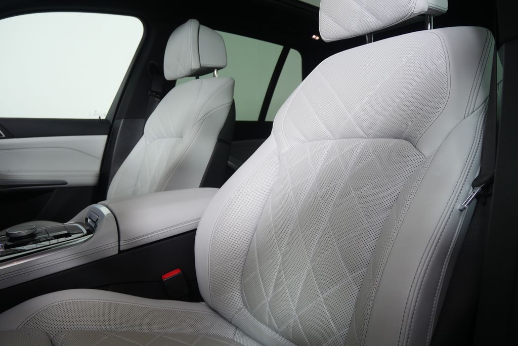 Thumbnail: 2025 BMW X5 - 11