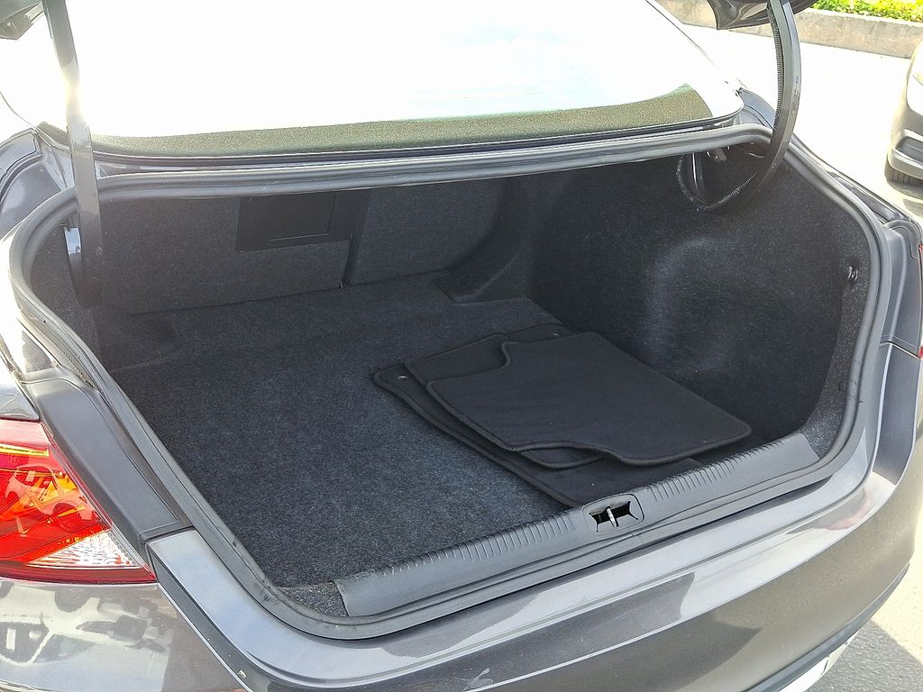 2015 Chrysler 200 Limited 28