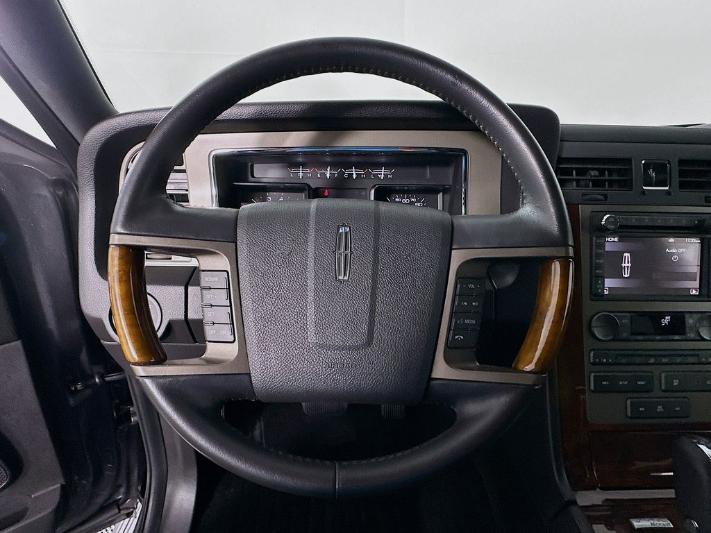 Thumbnail: 2012 Lincoln Navigator - 11