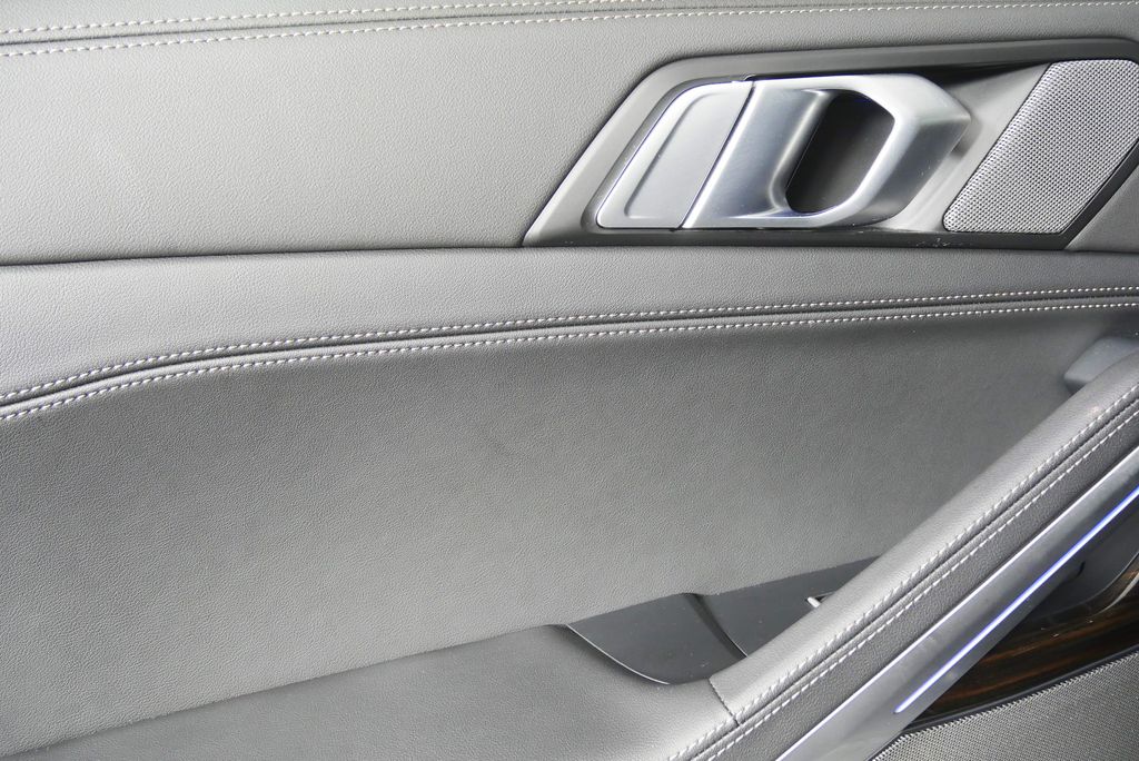 Thumbnail: 2025 BMW X6 - 13