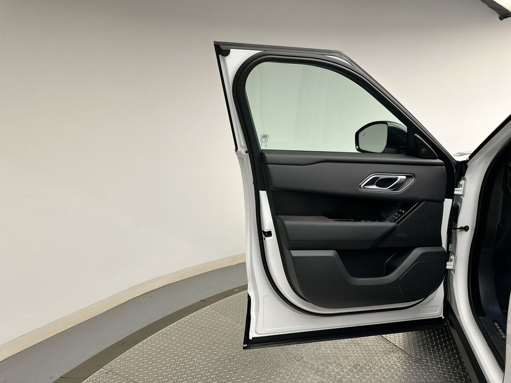 2026 Land Rover Range Rover Velar Dynamic SE 8