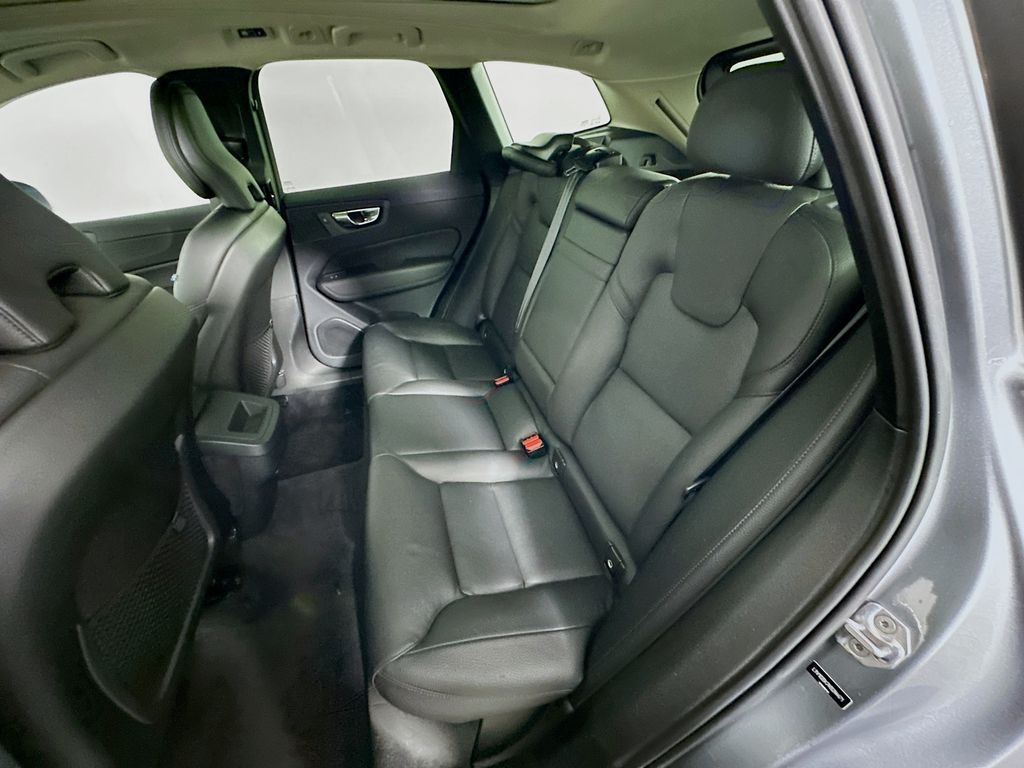 Thumbnail: 2019 Volvo XC60 - 25