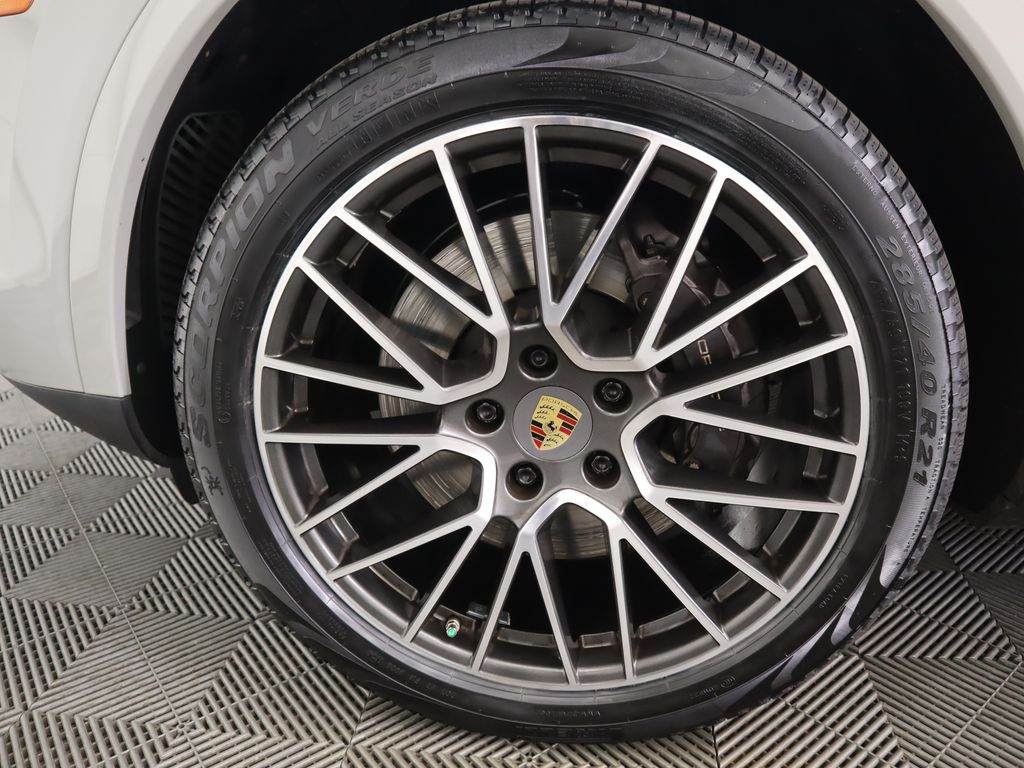 Thumbnail: 2021 Porsche Cayenne - 31