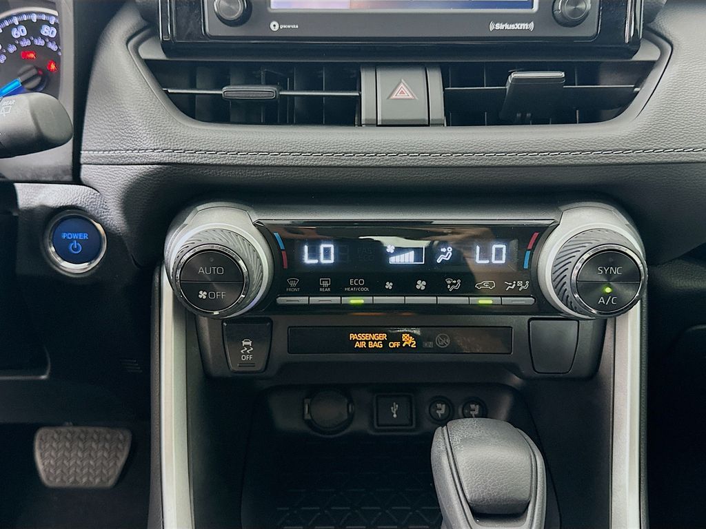 2022 Toyota RAV4 XLE 15