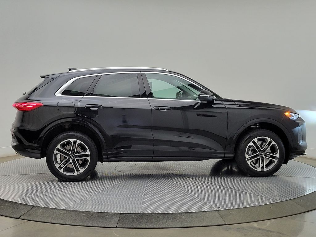 Thumbnail: 2025 Audi Q5 - 6