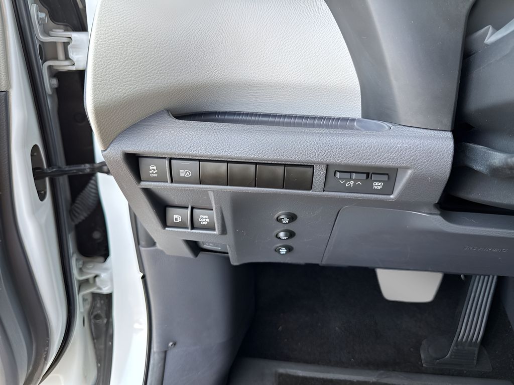 Used Car 2024 Toyota Sienna  Xle For Sale Under $80,000 In Austin, Texas