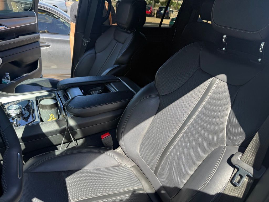 Thumbnail: 2024 Jeep Wagoneer - 5