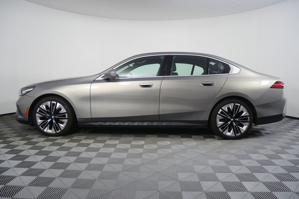 Thumbnail: 2024 BMW 5 Series - 6