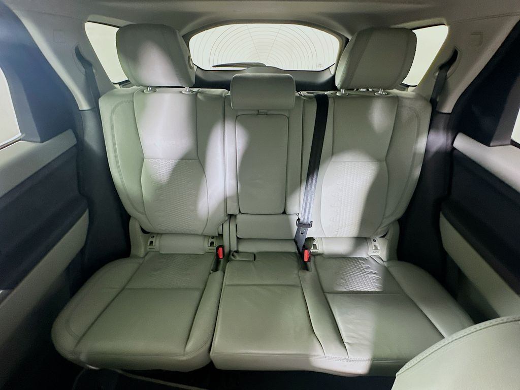 Used 2018 Black Land Rover SE image 13