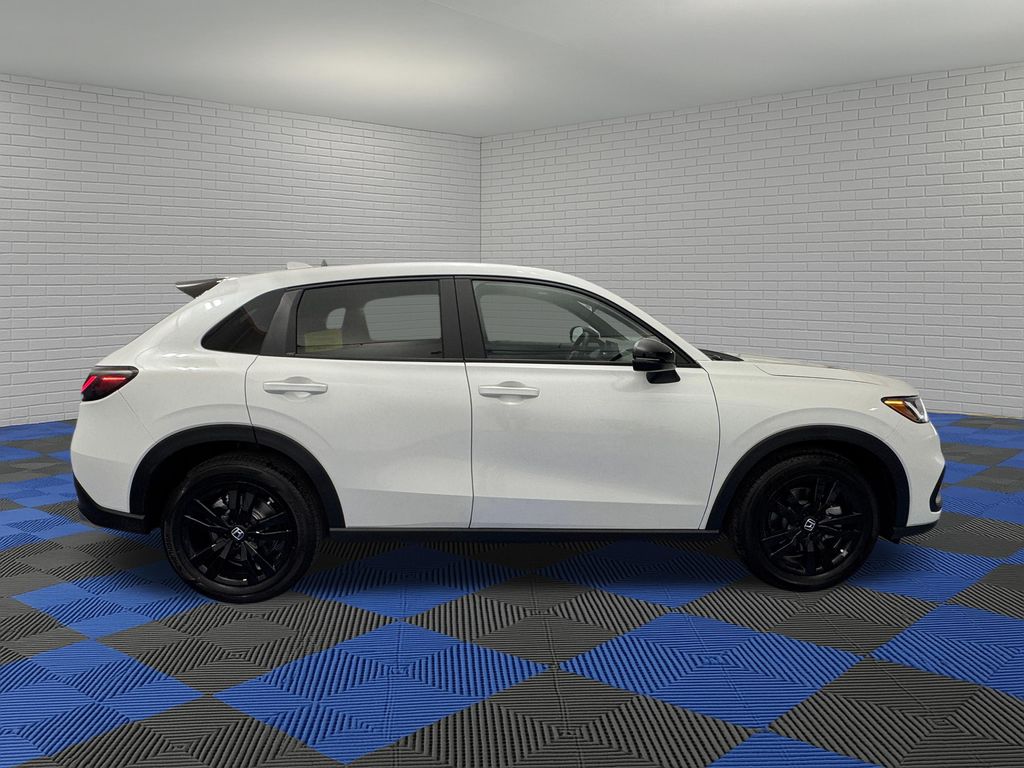 View vehicle photo 6