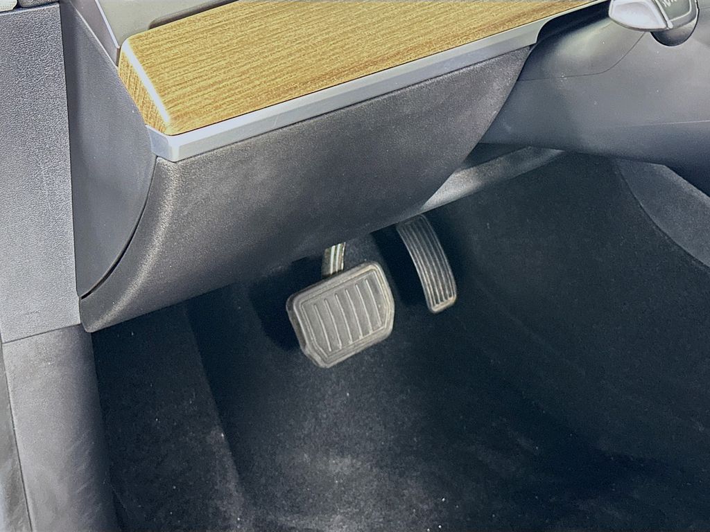 Thumbnail: 2021 Tesla Model 3 - 10