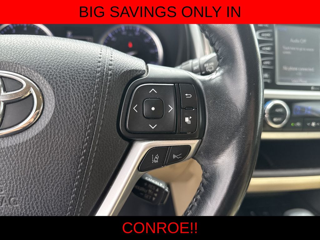 2018 Toyota Highlander Limited White at Community Kia