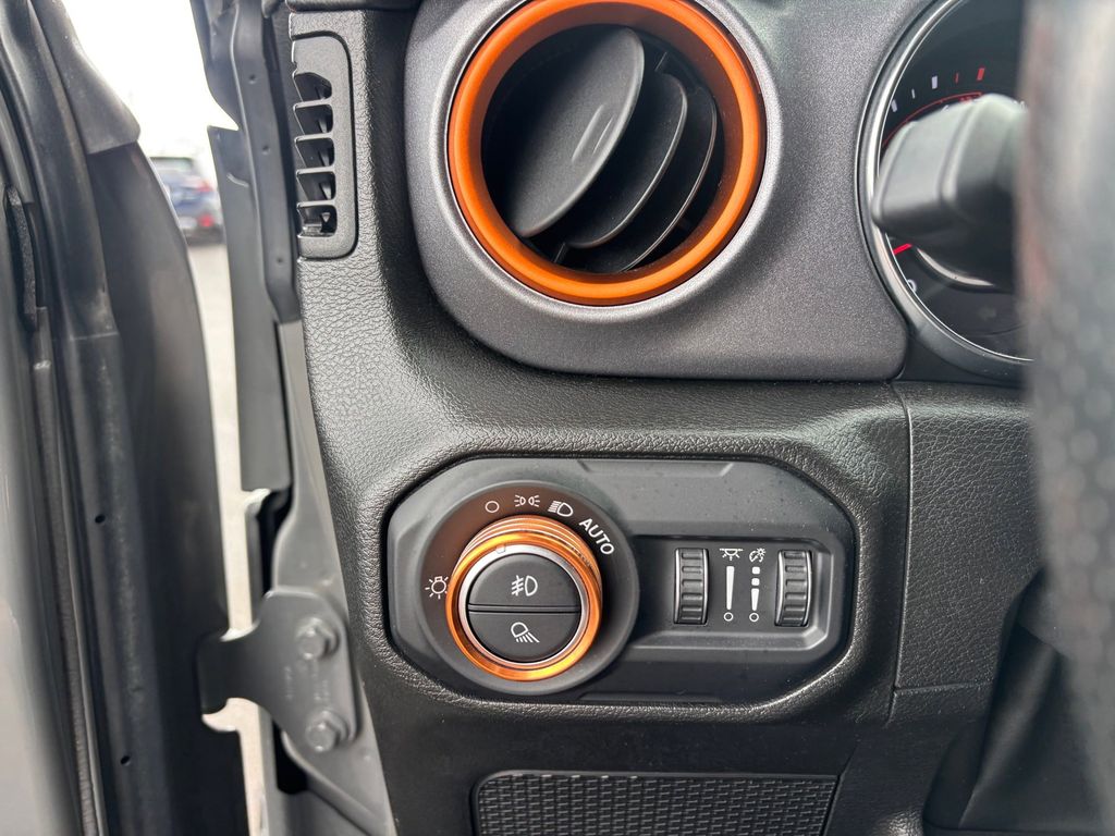 Used Car 2022 Jeep Gladiator  Mojave For Sale Under $40,000 In Austin, Texas