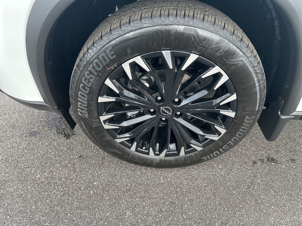 2026 Nissan Rogue Dark Armor - 8