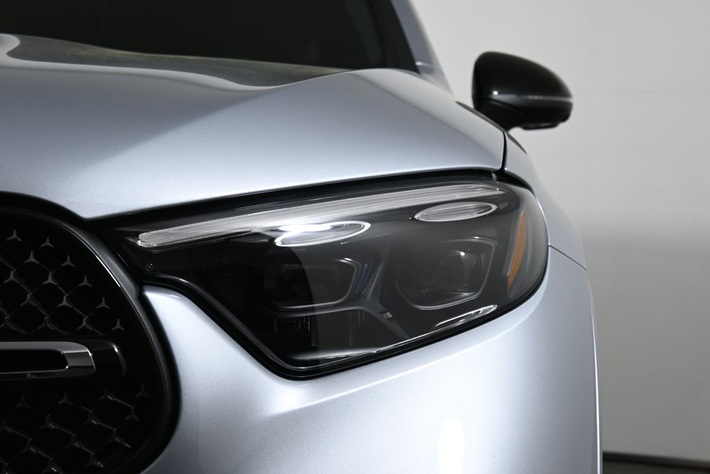 2025 Mercedes-Benz GLC 300 10
