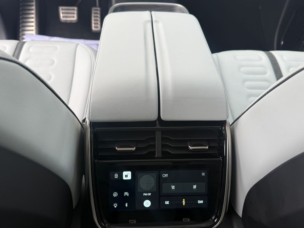 Rivian R1S