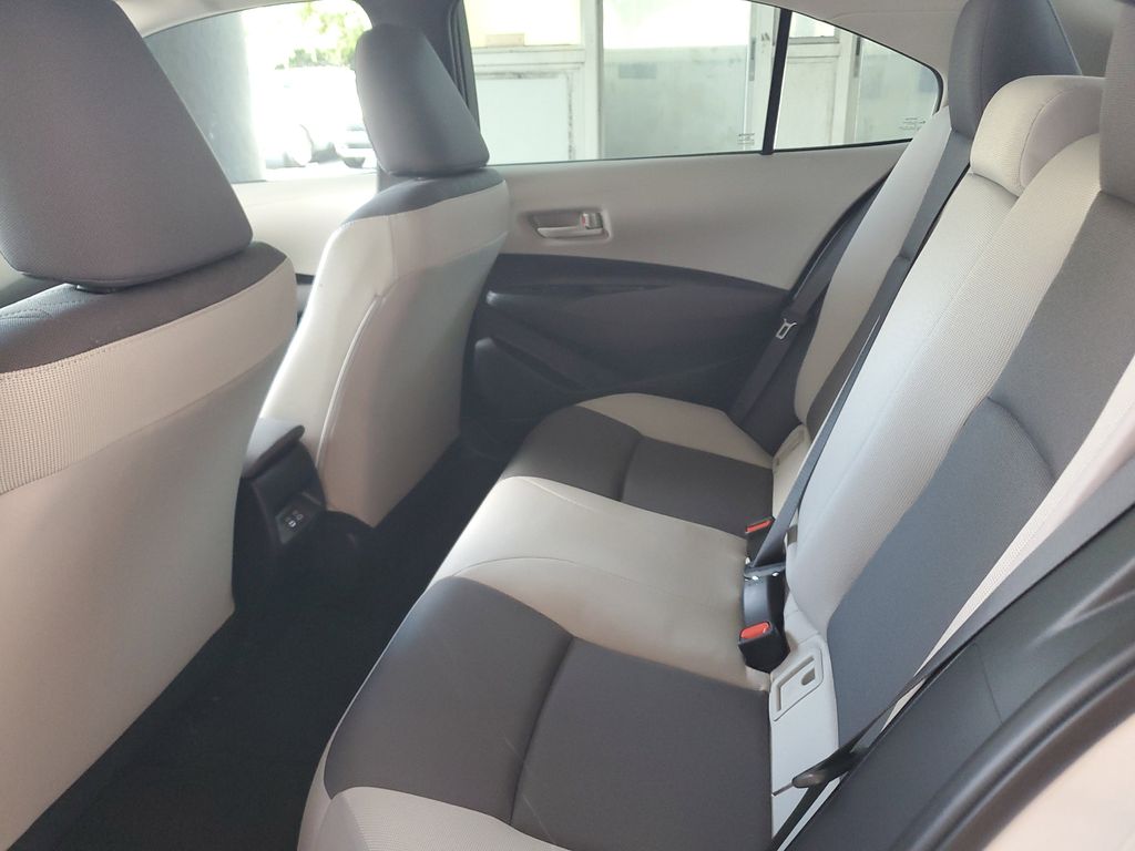 2025 Toyota Corolla LE photo 13