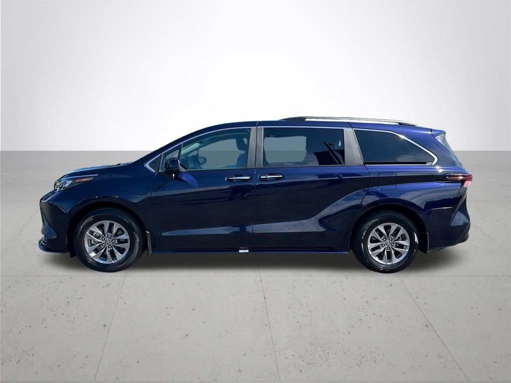 2025 Toyota Sienna XLE