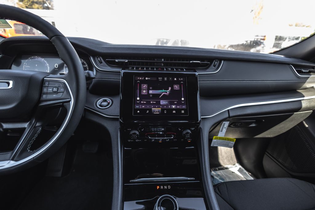 2026 Jeep Grand Cherokee Laredo X thumbnail 23