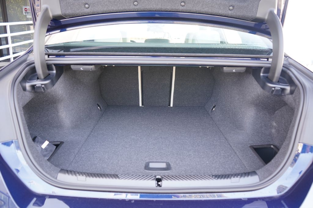 Thumbnail: 2026 BMW i5 - 20