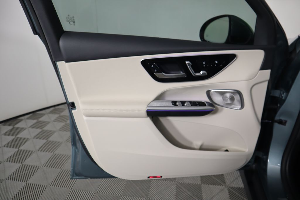 2025 Mercedes-Benz GLC 300 26