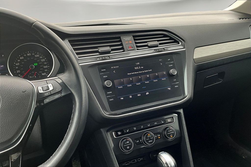 Used 2019 White Volkswagen 2.0T SE image 10