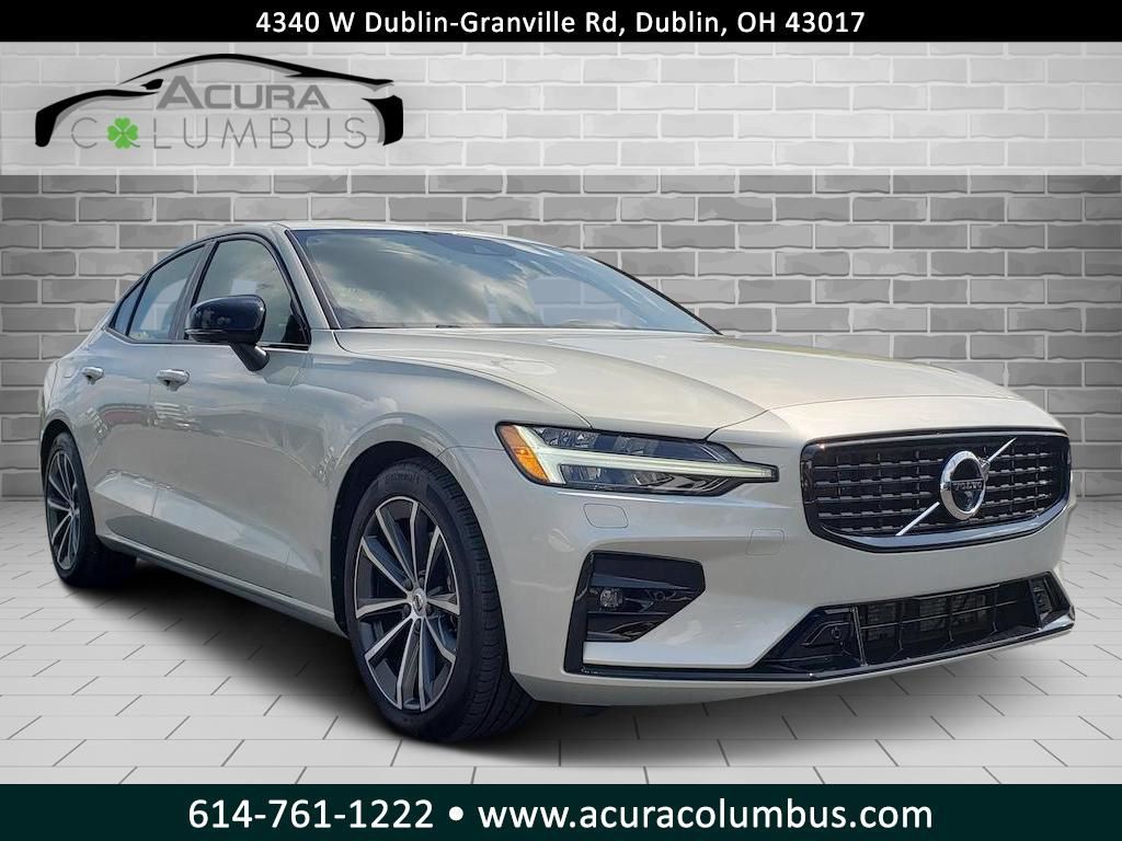 Bright Silver Metallic 2022 Volvo S60 Sedan All-Wheel Drive Automatic