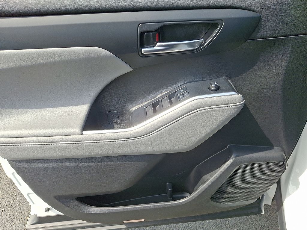 2022 Toyota Highlander XLE 14
