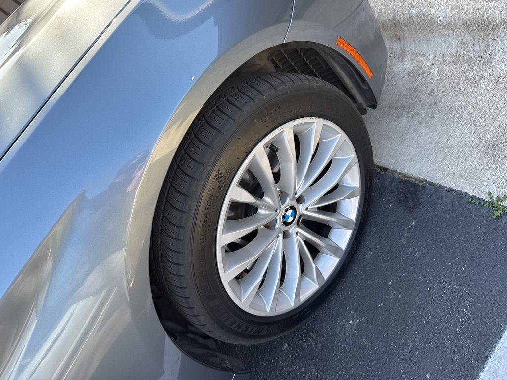 Thumbnail: 2021 BMW 5 Series - 17