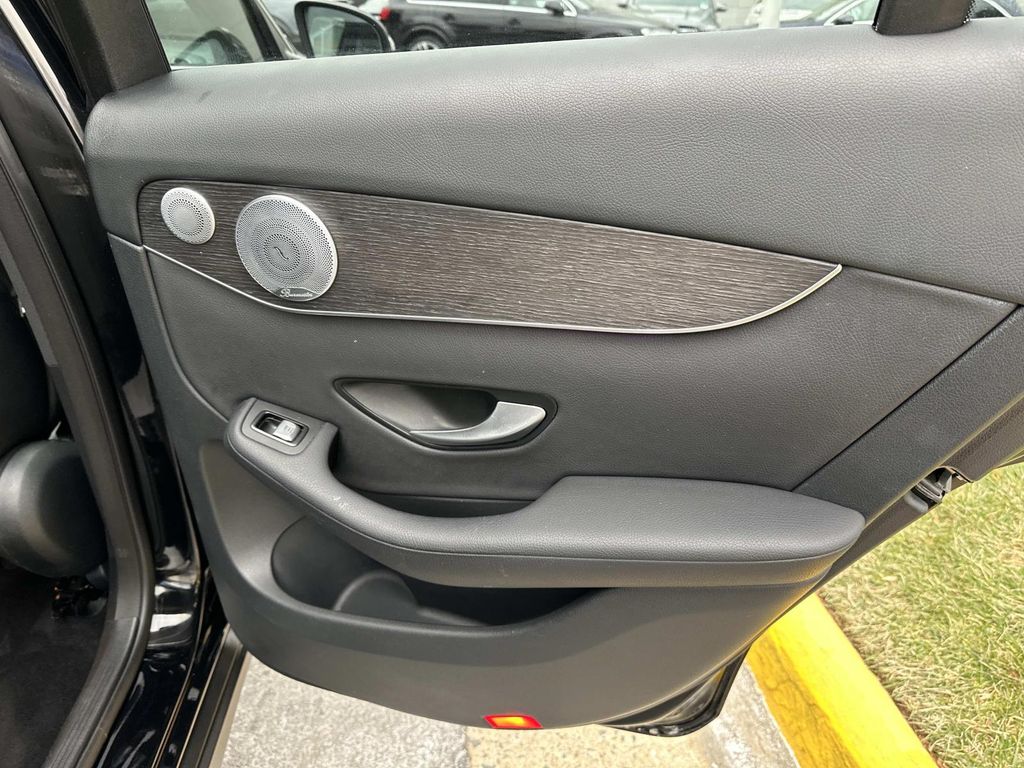 Thumbnail: 2020 Mercedes-Benz GLC - 24