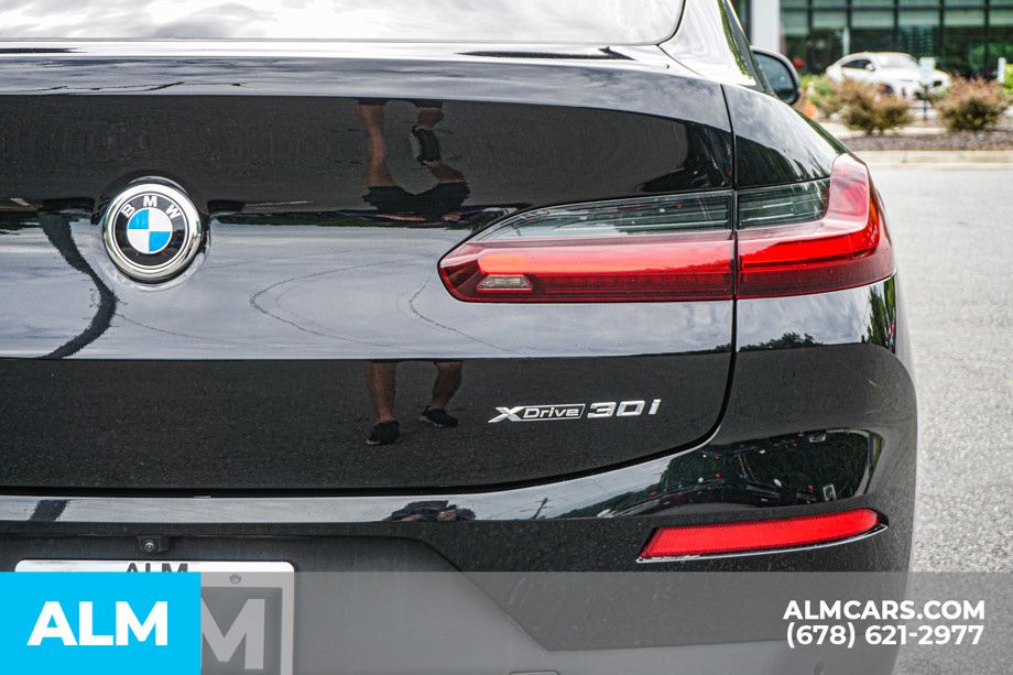Used 2025 Black BMW xDrive30i image 13
