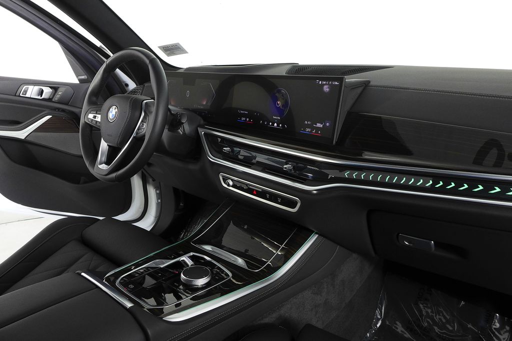 Thumbnail: 2026 BMW X5 - 13