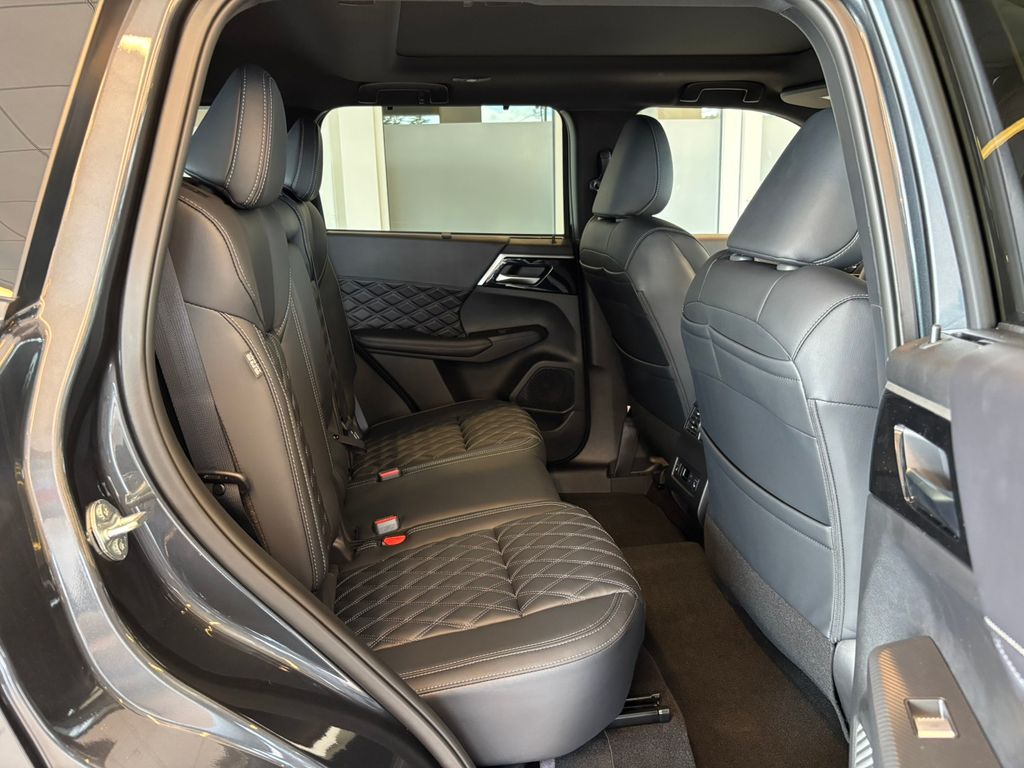 2026 Nissan Rogue Plug-In Hybrid Platinum