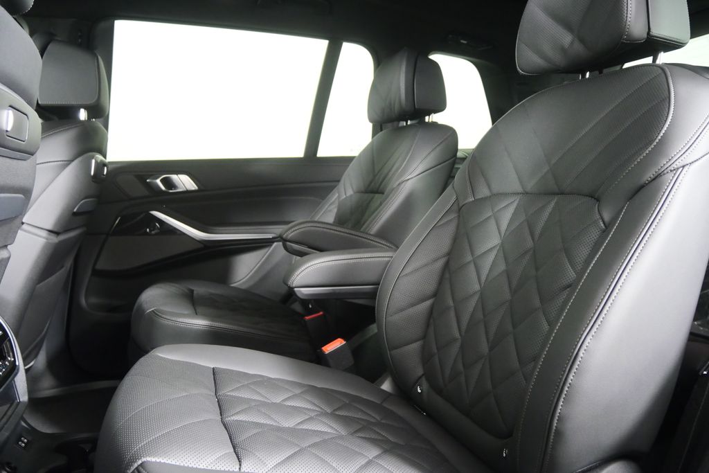 Thumbnail: 2027 BMW X7 - 17
