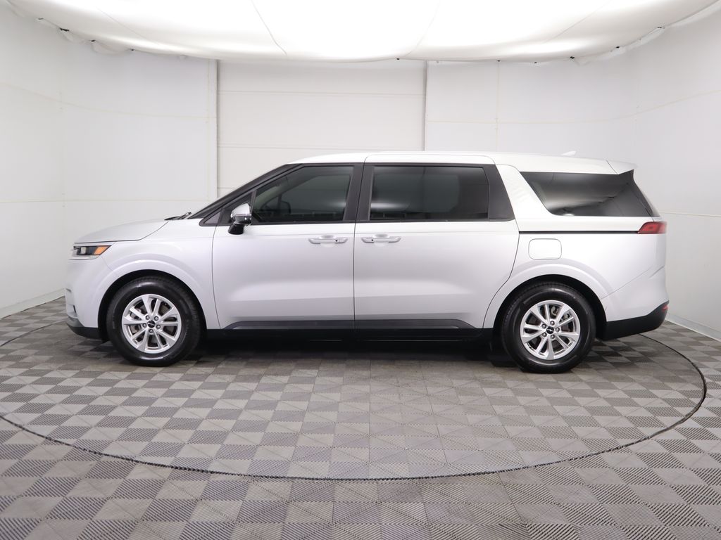 Thumbnail: 2023 Kia Carnival - 8