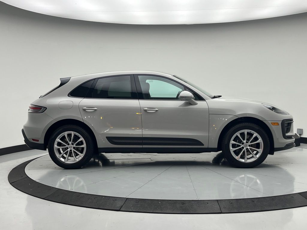 Thumbnail: 2025 Porsche Macan - 8