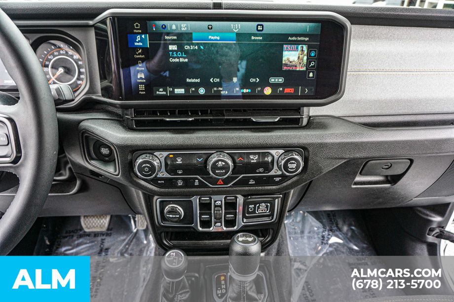 Used 2025 White Jeep Sport S image 41
