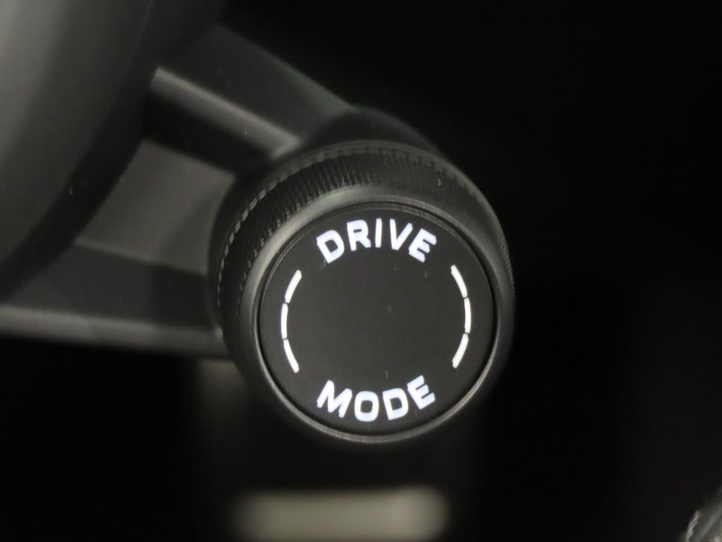 Thumbnail: 2026 Porsche Macan - 23