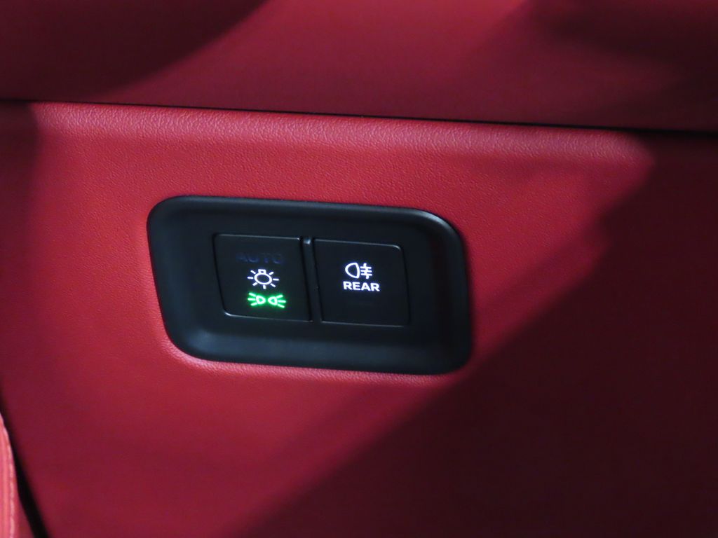 Thumbnail: 2025 Porsche Macan - 25