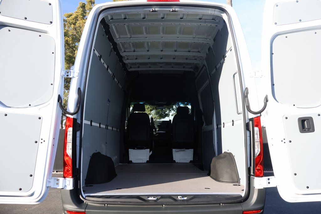 2025 Mercedes-Benz Sprinter 2500 7