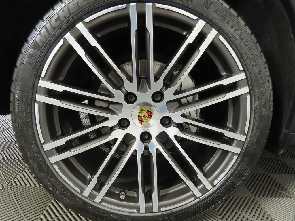 2016 Porsche Cayenne S 32
