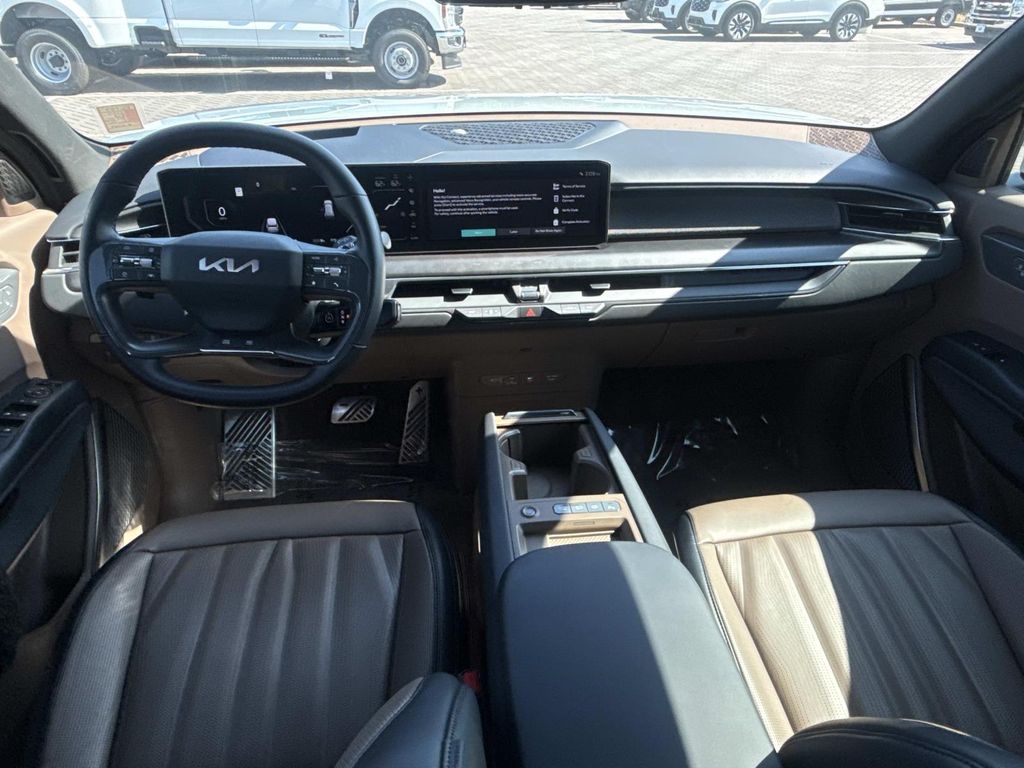 Used 2024 White Kia GT-Line image 11