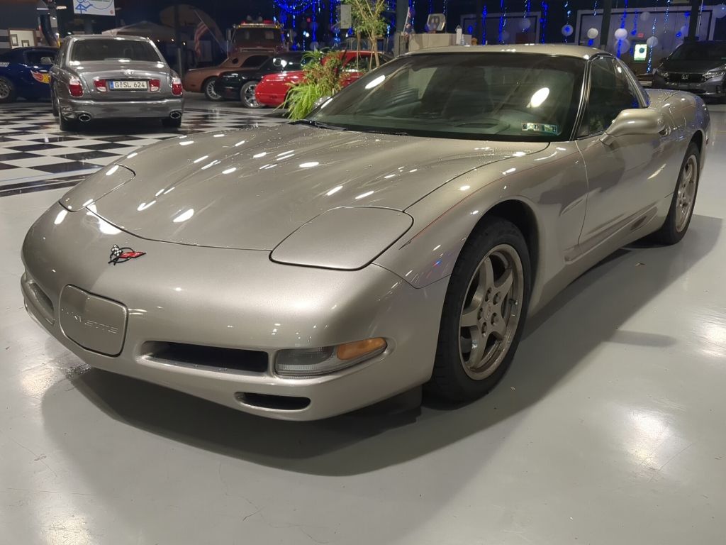  2000 Chevrolet Corvette Coupe RWD   