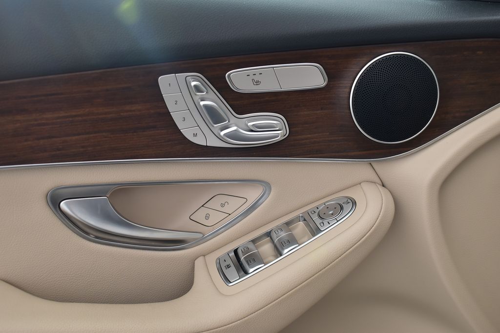Thumbnail: 2022 Mercedes-Benz GLC - 12