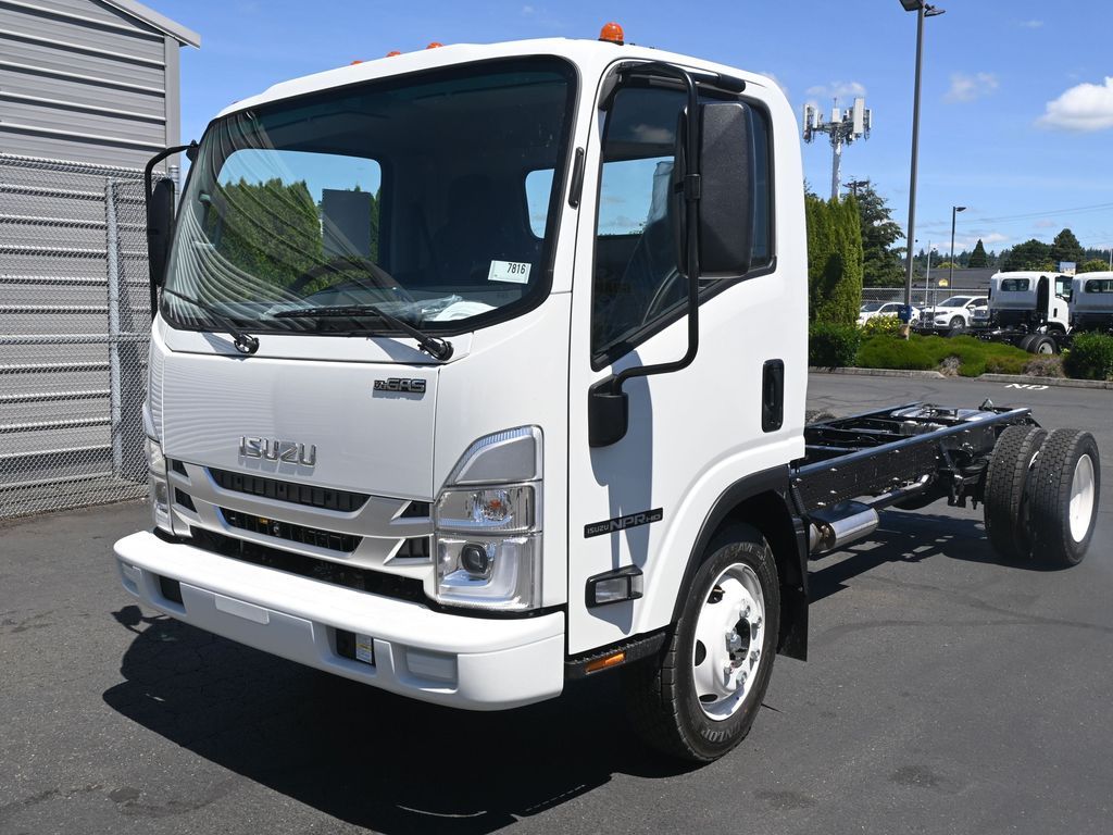 2025 Isuzu NPR HD 