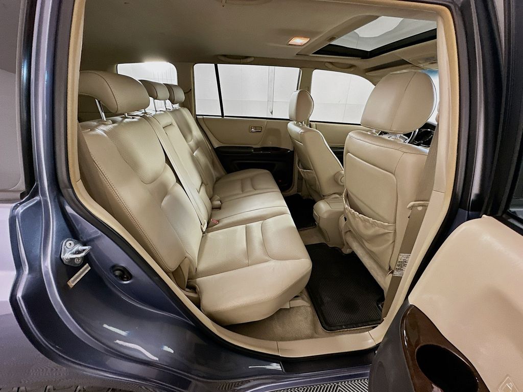 Thumbnail: 2003 Toyota Highlander - 25
